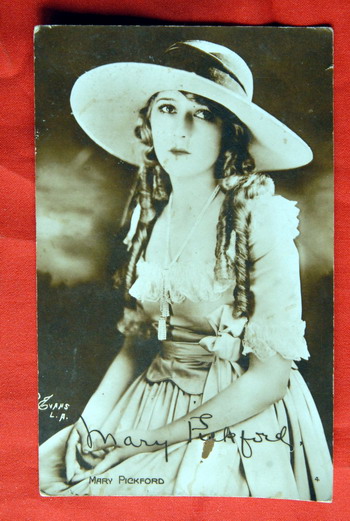 MARY PICKFORD 1920’ FRENCH SIGNED FACSIMILE POSTCARD