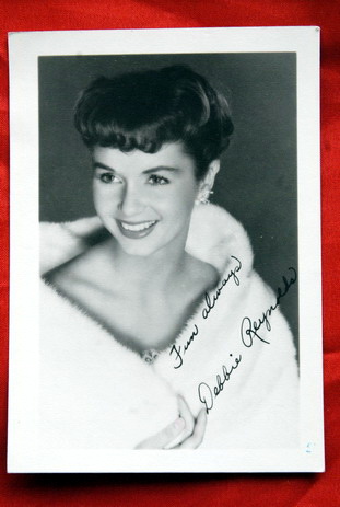 DEBBIE REYNOLDS 50’ RARE AUTOGRAPHED PROMO PHOTO
