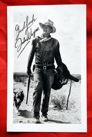 JOHN WAYNE 1959 VERY RARE AUTOGRAPHED POSTCARD